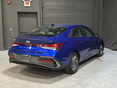 Used 2024 Hyundai Elantra SEL FWD image 4