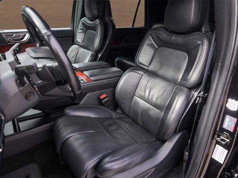 Used 2024 Lincoln Navigator Reserve image 7