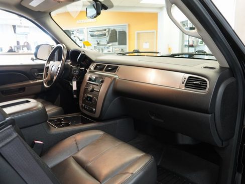 Used 2013 Chevrolet Avalanche LT w/ Suspension Package, Off-Road image 35