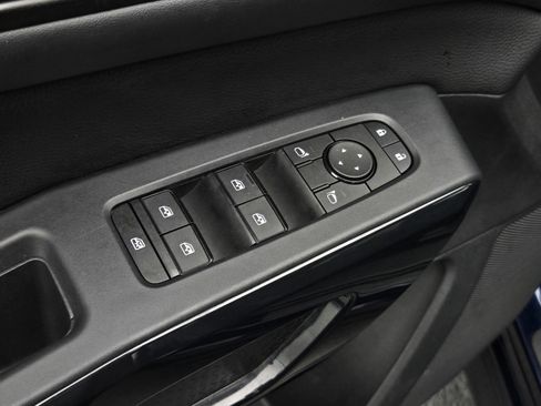 Used 2024 Nissan Pathfinder SV image 10