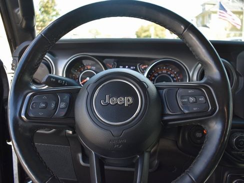 Used 2022 Jeep Gladiator Sport image 15