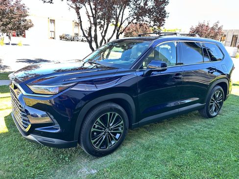 Used 2025 Toyota Grand Highlander AWD Hybrid image 11