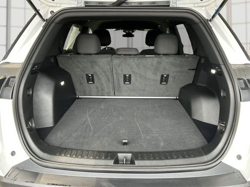 Used 2026 Chevrolet Equinox LT FWD image 11