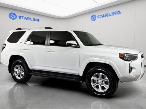 Used 2019 Toyota 4Runner SR5 AWD/4WD image 12