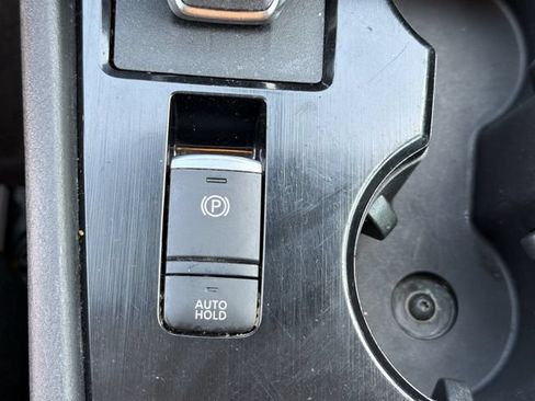 Used 2022 Nissan Rogue S FWD image 17