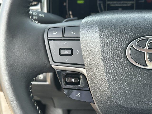 Used 2025 Toyota Camry SE w/ Convenience Package FWD image 13