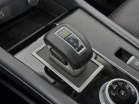 Used 2023 Mitsubishi Outlander ES FWD image 16