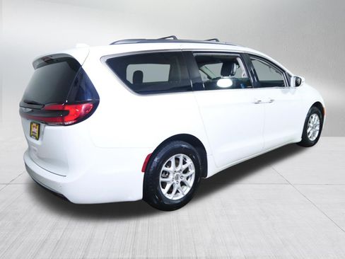 Used 2021 Chrysler Pacifica Touring-L FWD image 7