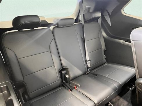 Certified 2025 Buick Enclave Preferred image 13