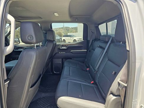 Used 2024 Chevrolet Silverado 1500 LT Trail Boss w/ Convenience Package II AWD/4WD image 16