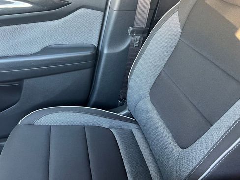 Used 2025 Chevrolet TrailBlazer LT AWD/4WD image 27