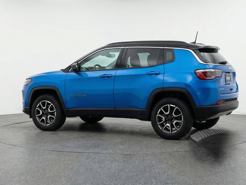 Used 2025 Jeep Compass Trailhawk AWD/4WD image 5