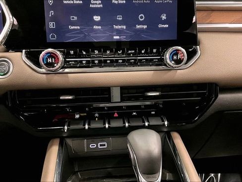 Used 2025 GMC Canyon Denali image 27