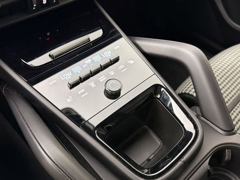 Certified 2025 Porsche Cayenne GTS AWD/4WD image 25