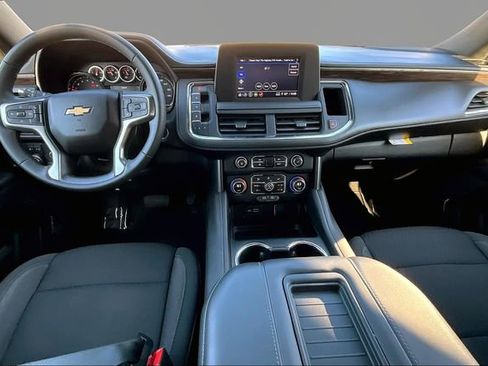 Used 2023 Chevrolet Suburban LS image 7