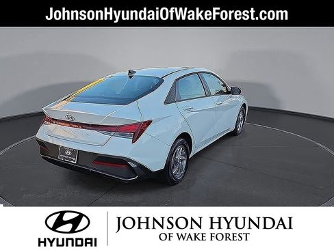 New 2026 Hyundai Elantra SE FWD image 18