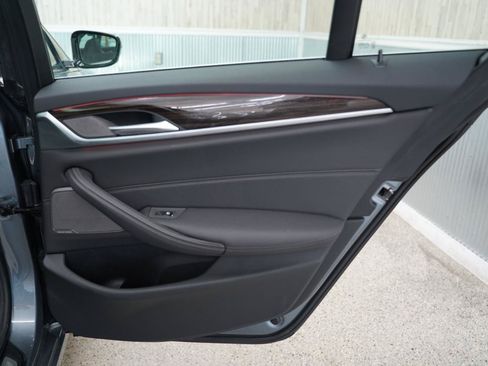 Used 2021 BMW 530i w/ Premium Package RWD image 39