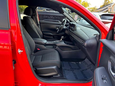 Used 2025 Honda HR-V Sport image 17