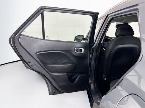 Used 2025 Hyundai Venue SEL FWD image 26