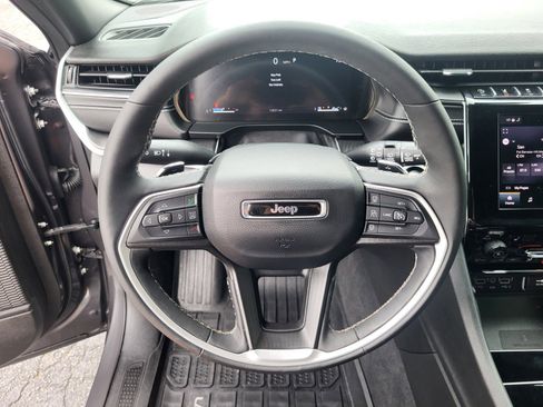Used 2025 Jeep Grand Cherokee L Laredo w/ Luxury Tech Group I RWD image 25