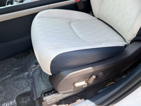 New 2026 Kia Carnival EX FWD image 17