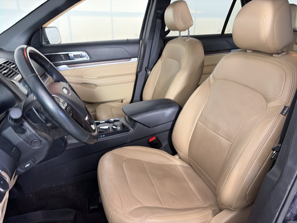 Used 2017 Ford Explorer Limited w/ Equipment Group 301A AWD/4WD image 11