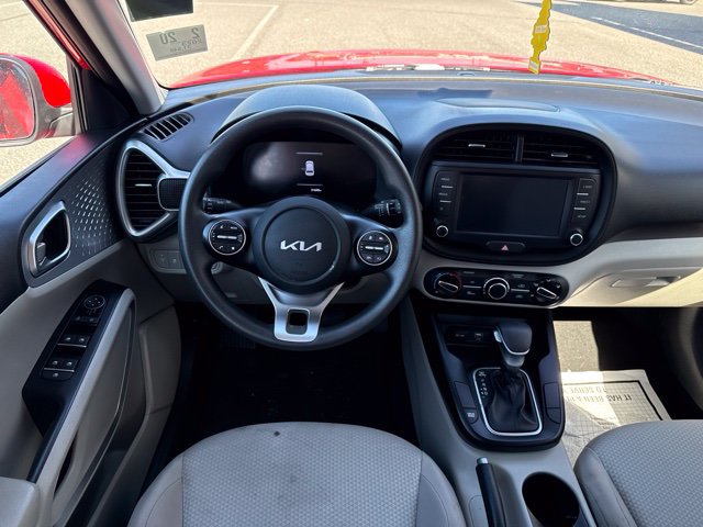 Used 2023 Kia Soul LX w/ LX Technology Package FWD image 12