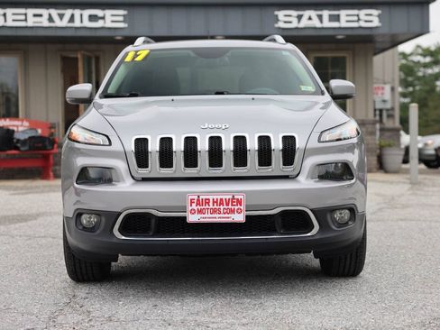 Used 2017 Jeep Cherokee Limited AWD/4WD image 8