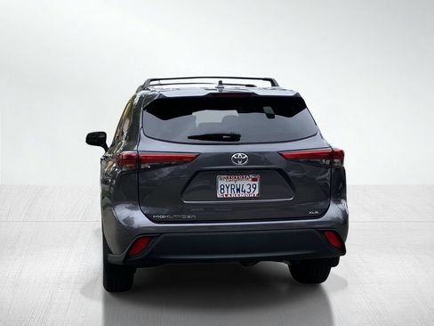 Used 2021 Toyota Highlander XLE FWD image 6