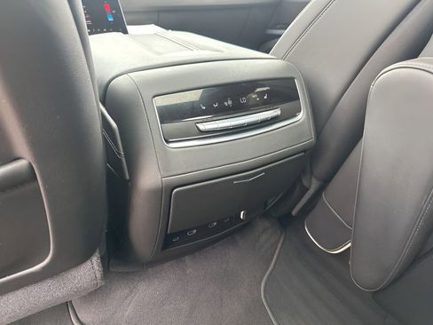 Used 2025 Cadillac Escalade Premium Luxury image 21