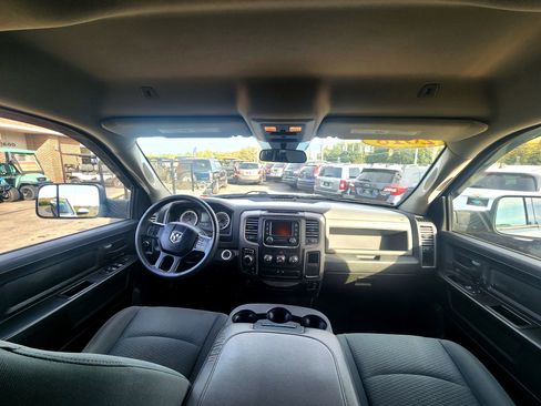 Used 2018 RAM 1500 Express w/ Express Value Package image 19