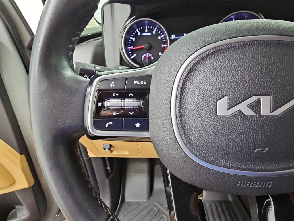 Used 2022 Kia Carnival EX FWD image 27
