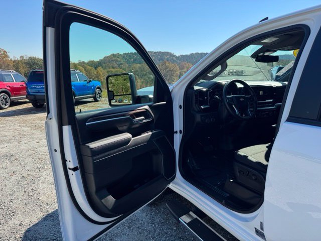 Used 2025 Chevrolet Silverado 2500 LT w/ Convenience Package AWD/4WD image 17