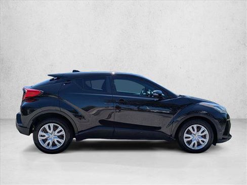 Used 2021 Toyota C-HR LE FWD image 4