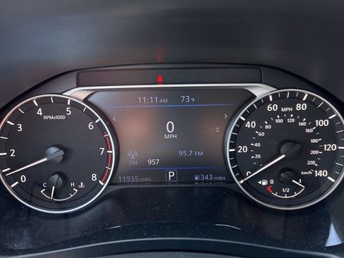 Used 2025 Nissan Altima 2.5 SV FWD image 9