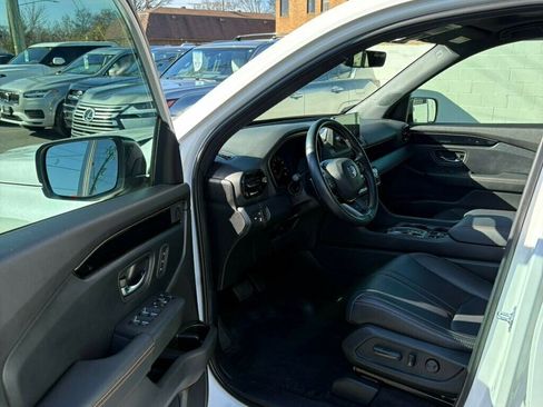 Used 2023 Honda Pilot TrailSport image 9