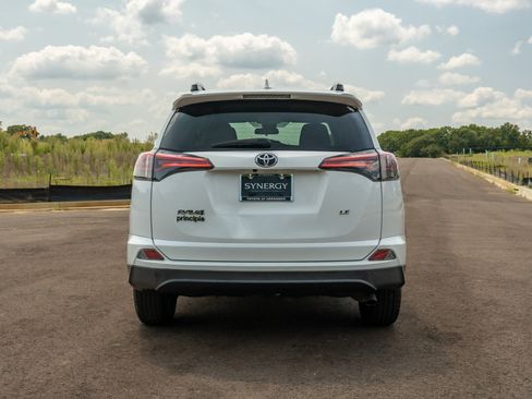 Used 2018 Toyota RAV4 LE w/ All Weather Liner Package FWD image 6