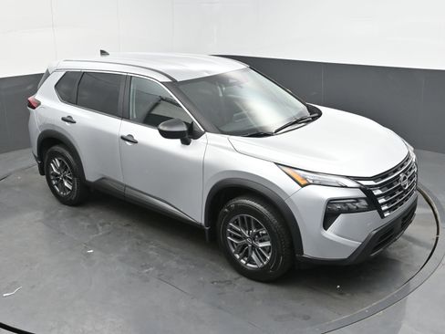 Certified 2025 Nissan Rogue S image 30