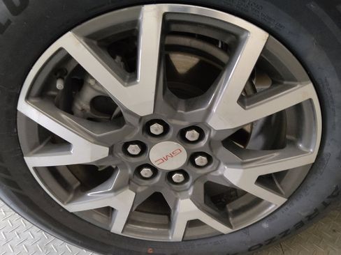 Used 2022 GMC Acadia SLE FWD image 31
