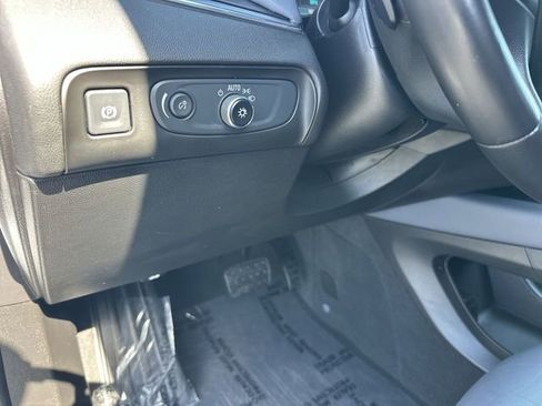 Used 2019 Buick Enclave Essence image 18