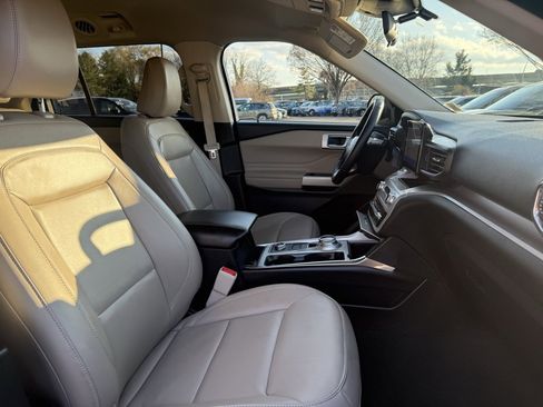 Used 2022 Ford Explorer XLT w/ Equipment Group 202A image 30