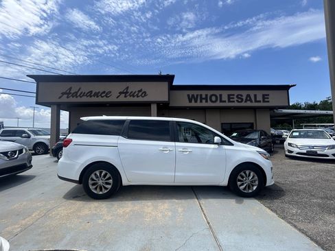 Used 2021 Kia Sedona LX FWD image 1