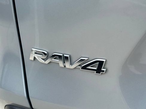 Used 2024 Toyota RAV4 XLE FWD image 12