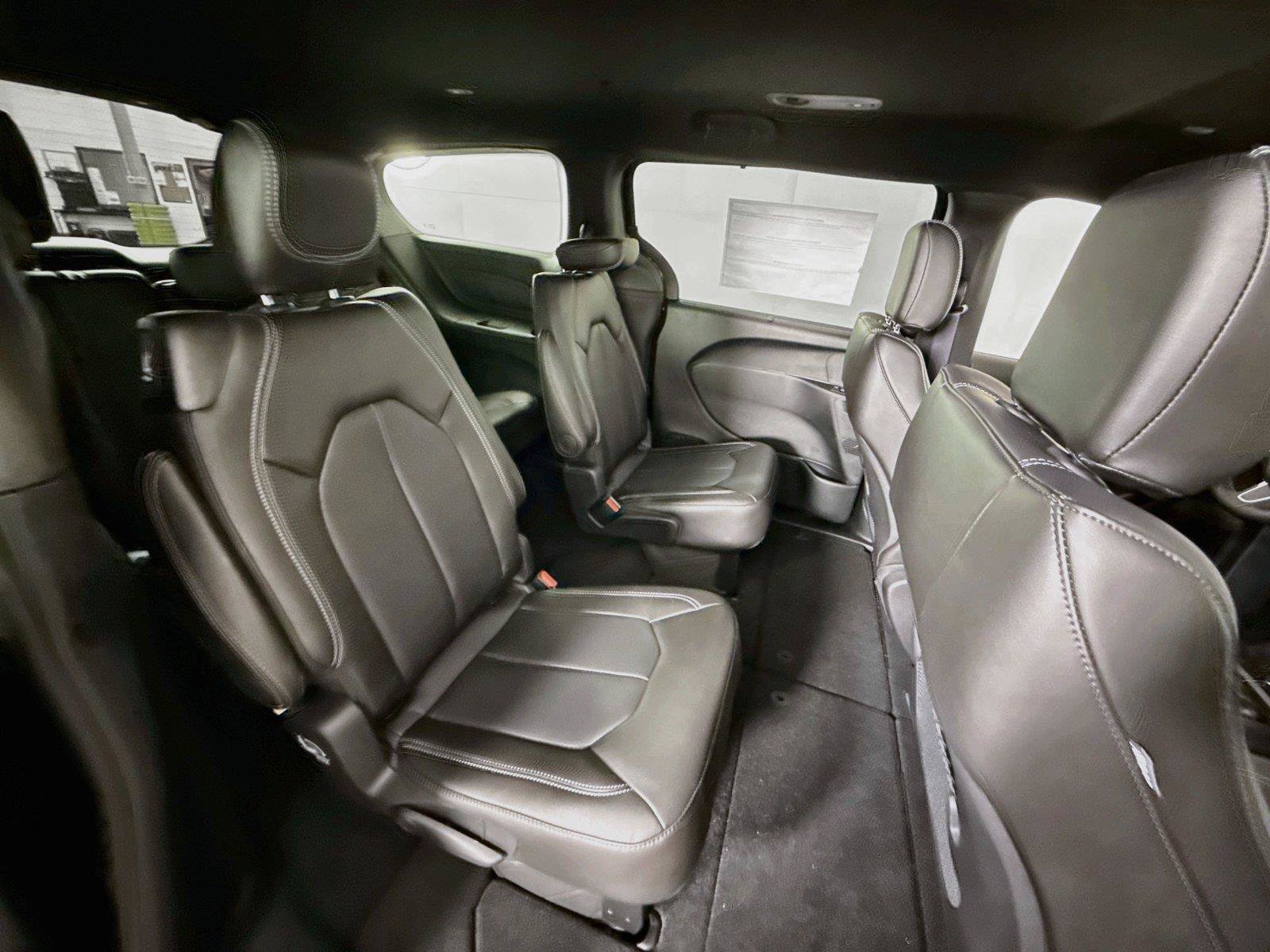 New 2027 Chrysler Pacifica Select AWD/4WD image 20