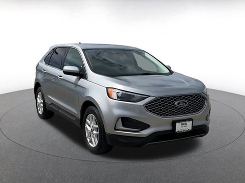 Used 2024 Ford Edge SEL image 3