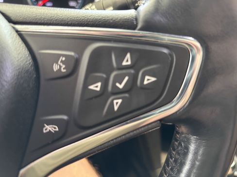Used 2021 Chevrolet Equinox Premier AWD/4WD image 12
