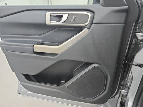 Used 2020 Ford Explorer XLT w/ Equipment Group 202A image 28