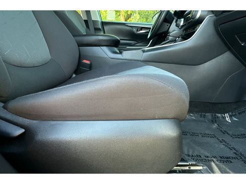 Used 2020 Toyota RAV4 XLE FWD image 23