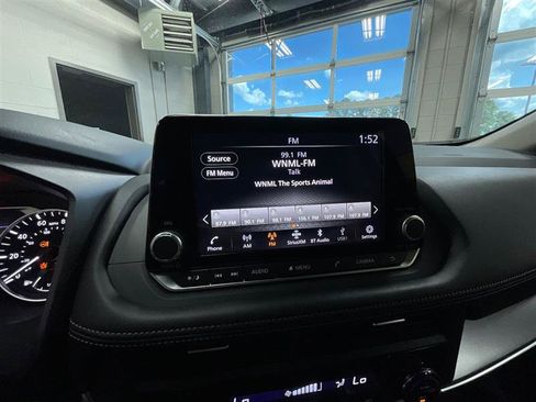Used 2024 Nissan Rogue SV FWD image 17