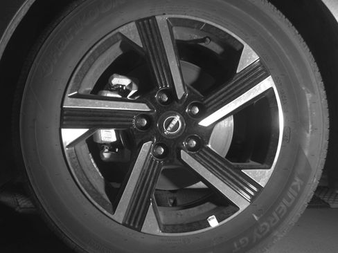 Used 2025 Nissan Sentra SV FWD image 12